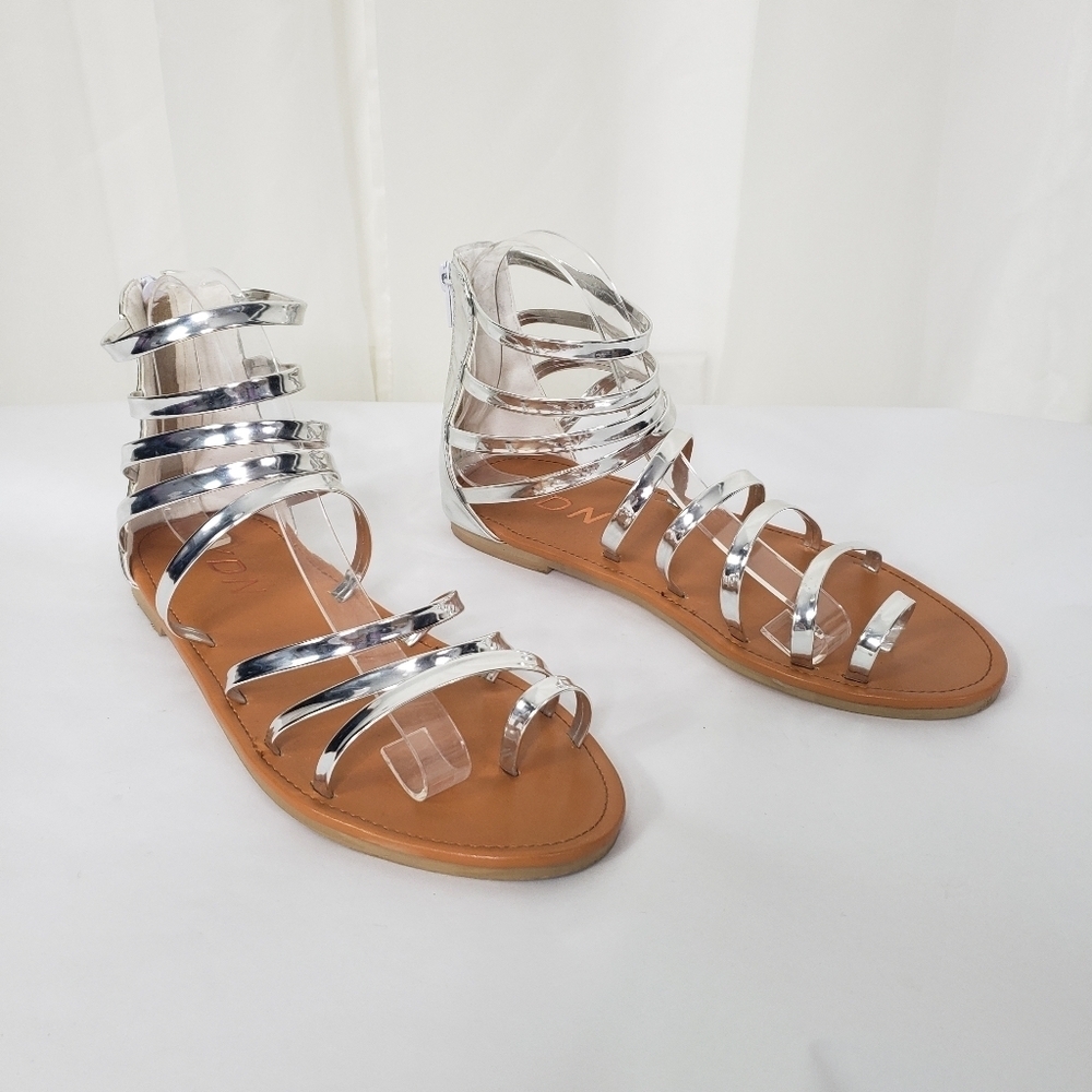 YDN strappy gladiator sandal metallic silver zip back size 8.5